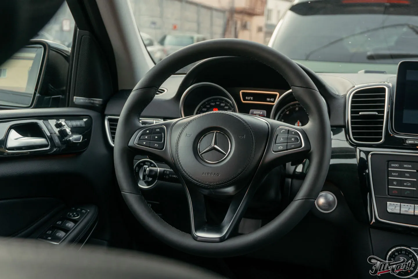 Перетяжка обода и подушки руля Mercedes GLS в кожу